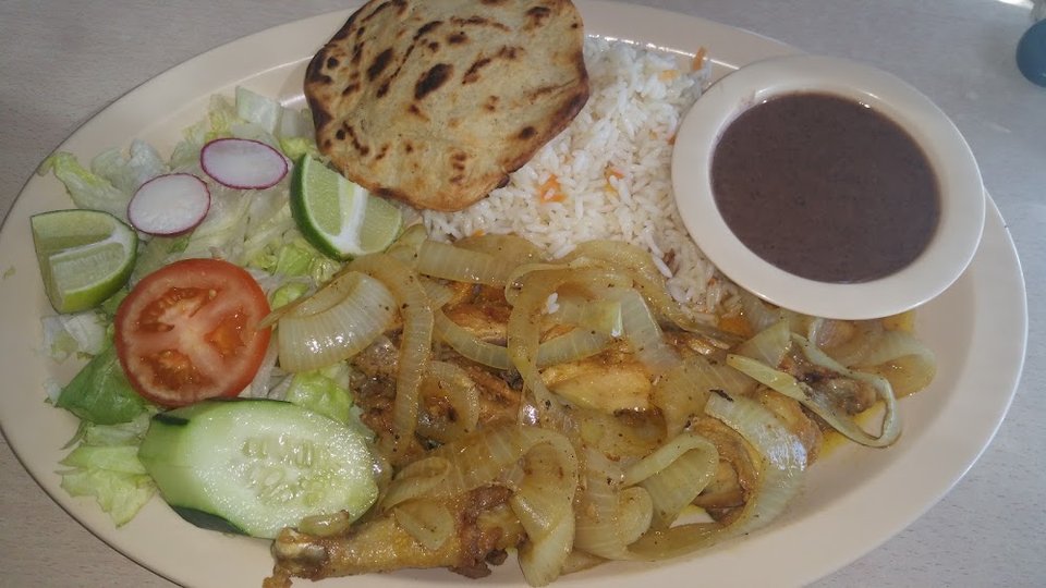 Bistek Encebollado Arroz Frijoles Y Ensalada